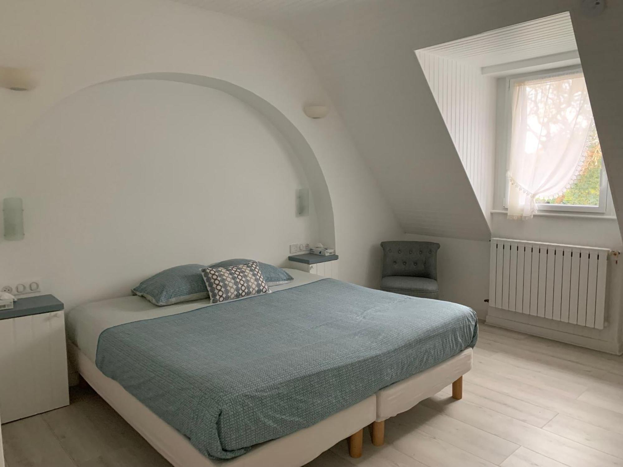 La Gentilhommiere Bed & Breakfast Treffiagat Exterior photo